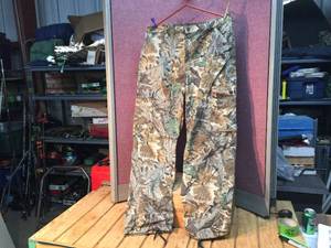 lot 234 image: Mens American Tradition Camo Pants