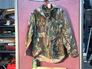 lot 235 image: Mens Walls Long Sleeve Camo Shirt