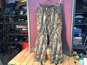 lot 236 image: Mens Whitewater Outdoors Camo Pants