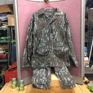 lot 242 image: Mens OCOEE Camo Long Sleeve Shirt & Pants