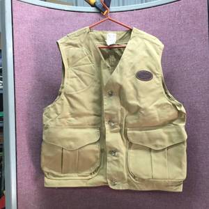 lot 243 image: Mens Filson ShootingHunting Vest - Like New