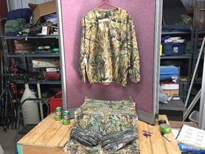 lot 245 image: Mens Camo Shirts - Gloves
