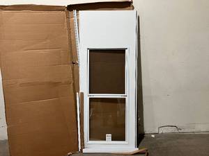 lot 43 image: Andersen 36 in. x 80 in. 2000 Series White Universal Self-Storing Aluminum Storm Door