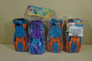 lot 207 image: Cressi Blu Love Kids Snorkeling Fins