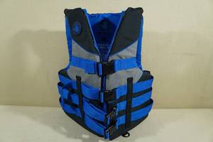 lot 210 image: Body Glove Method Life Jacket - SM