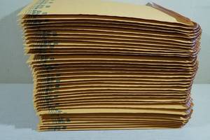 lot 225 image: 36 10 x 15 Padded Envelopes