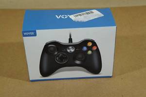 lot 9 image: Wired Xbox 360 Controller