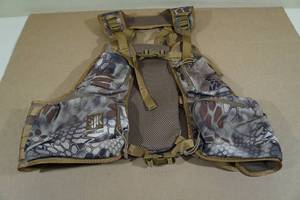 lot 15 image: Slumberjack Pursuit Backpack Vest in Real Tree Camo