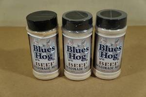 lot 44 image: 3 Blues Hog Beef Marinade Mix -11oz Each