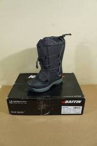lot 66 image: Baffin Snogoose Winter Boots -Womens 8, Charcoal