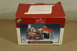 lot 92 image: Lemax Harvest Crossing Village Collection Yuletide Craft Shoppe Lighted Building