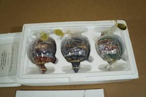 lot 96 image: 3 Terry Redlins Holiday Memories Heirloom Porcelain Ornaments Collection
