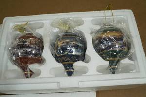 lot 97 image: 3 Terry Redlins Holiday Memories Heirloom Porcelain Ornaments Collection