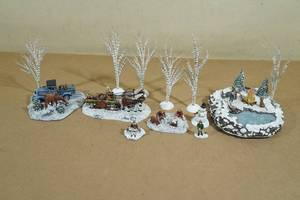lot 109 image: Terry Redlins Hawthorne Village Accessories