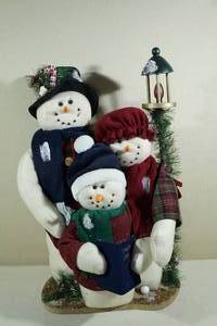 lot 118 image: Plush Snowman Family Christmas Decoration