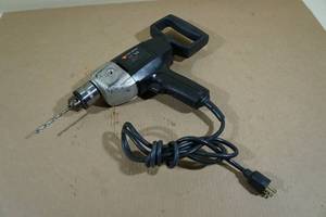 lot 154 image: Black and Decker 12 Corded Heavy Duty Drill