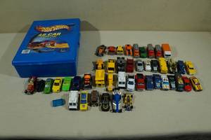 lot 184 image: Hot Wheels Car Storage Box with Assorted Cars