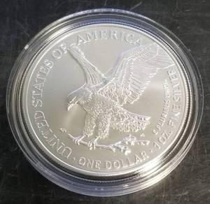 lot 18 image: 2022 AMERICAN SILVER EAGLE 1 TROY OZ .999 FINE SILVER IN AIRTITE