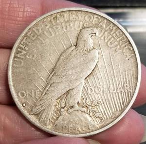 lot 39 image: 1935 US PEACE SILVER DOLLAR
