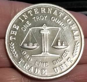 lot 44 image: 1 TROY OZ .999 FINE SILVER BUFFALO AMERICA CENTENNIAL