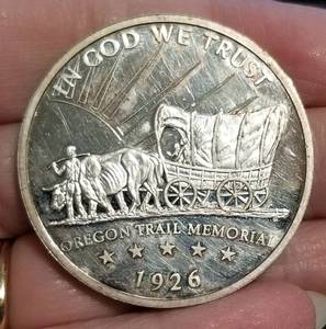 lot 68 image: 1 TROY OZ PURE SILVER (33.8g .925 STERLING  1OZ PURE) OREGON TRAIL DESIGN