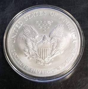 lot 73 image: 2005 AMERICAN SILVER EAGLE IN AIRTITE