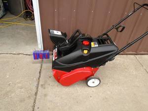 lot 101 image: MTD 4cycle 179cc 21 snow thrower. Looks nearly new. Tested and works. Electric starts. As shown.