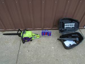 lot 107 image: 18 Poulan Wild thing chainsaw with case. Good used condition. Tested & works. As shown.