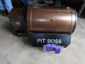 lot 117 image: Pitboss pellet grill for parts or repair. As shown.