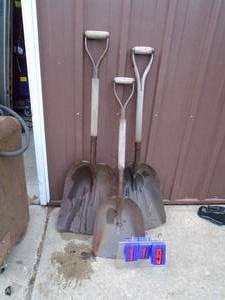 lot 119 image: Qty of 3 scoop shovels with a lot of experience. As shown.