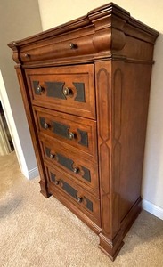 lot 8 image: Beautiful Five Drawer Chest of Drawers