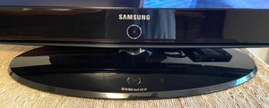 lot 41 image: Samsung 31 Inch TV