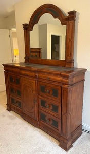 lot 10 image: Gorgeous Dresser with Detachable Mirror