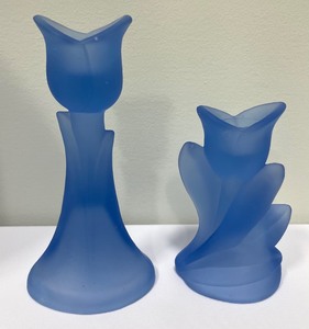 lot 82 image: Stunning Blue Vase and Candle Holders