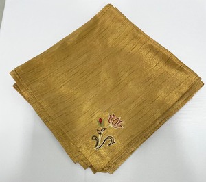 lot 100 image: 7 Sets of Cloth Napkins