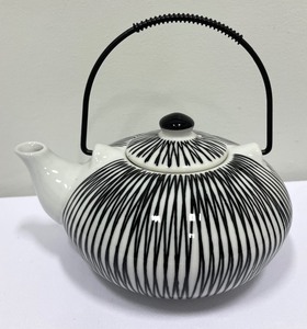 lot 99 image: Pier 1 Black and White Teapot and 4 Teacups