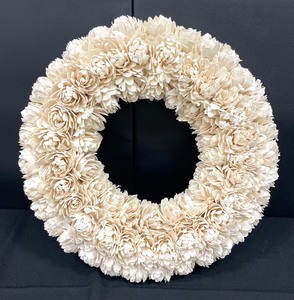 lot 108 image: Charming Decor Grouping