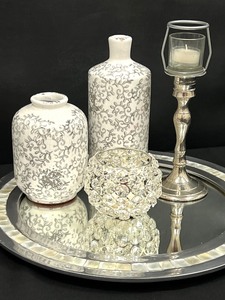 lot 32 image: Beautiful Sparking Home Decor Items