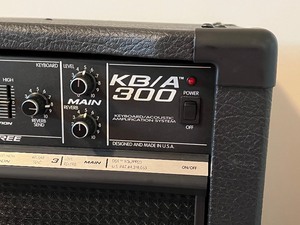 lot 19 image: Peavey KBA 300 Amplifier