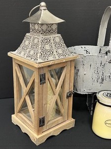 lot 24 image: Charming and Whimsical Home Decor Items