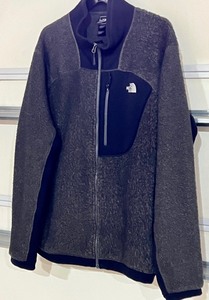 lot 201 image: Mens North Face Zip Up