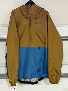 lot 202 image: Mens Patagonia Torrentshell Pullover