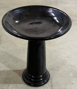 lot 165 image: Ceramic Bird Bath