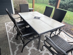 lot 16 image: Outdoor Table and Chairs Set with Coordinating Area Rug