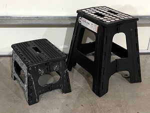 lot 206 image: 2 Folding Stools