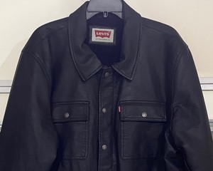 lot 210 image: Mens Levis Black Leather Coat