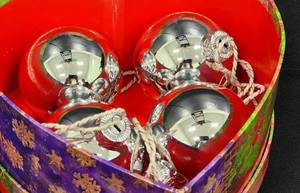 lot 170 image: Deck the Halls Holiday Grouping