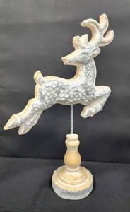 lot 175 image: Holiday Happenings