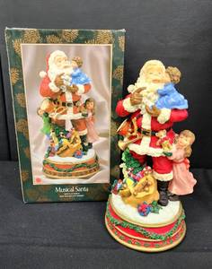 lot 178 image: Fun and Festive Holiday Grouping