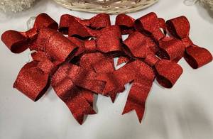 lot 188 image: Ribbons, Bows and More Holiday Decor